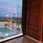 Villa Isea Wood *