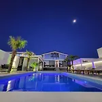 Isea Wood Villa *