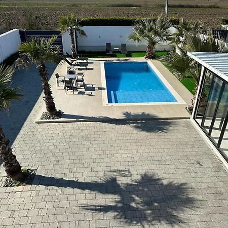 Isea Wood Villa *