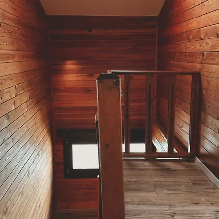 וילה Isea Wood