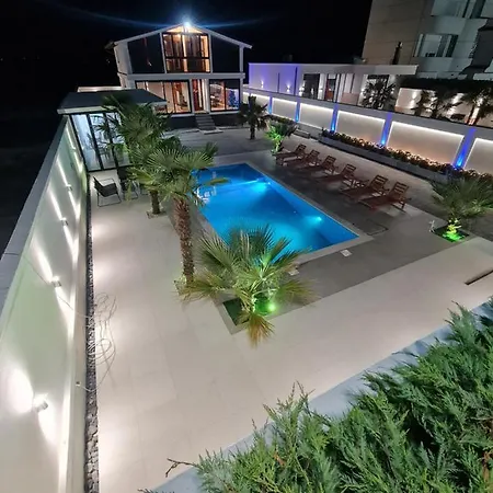 Isea Wood ヴィラ *