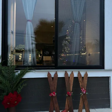 Villa Isea Wood *